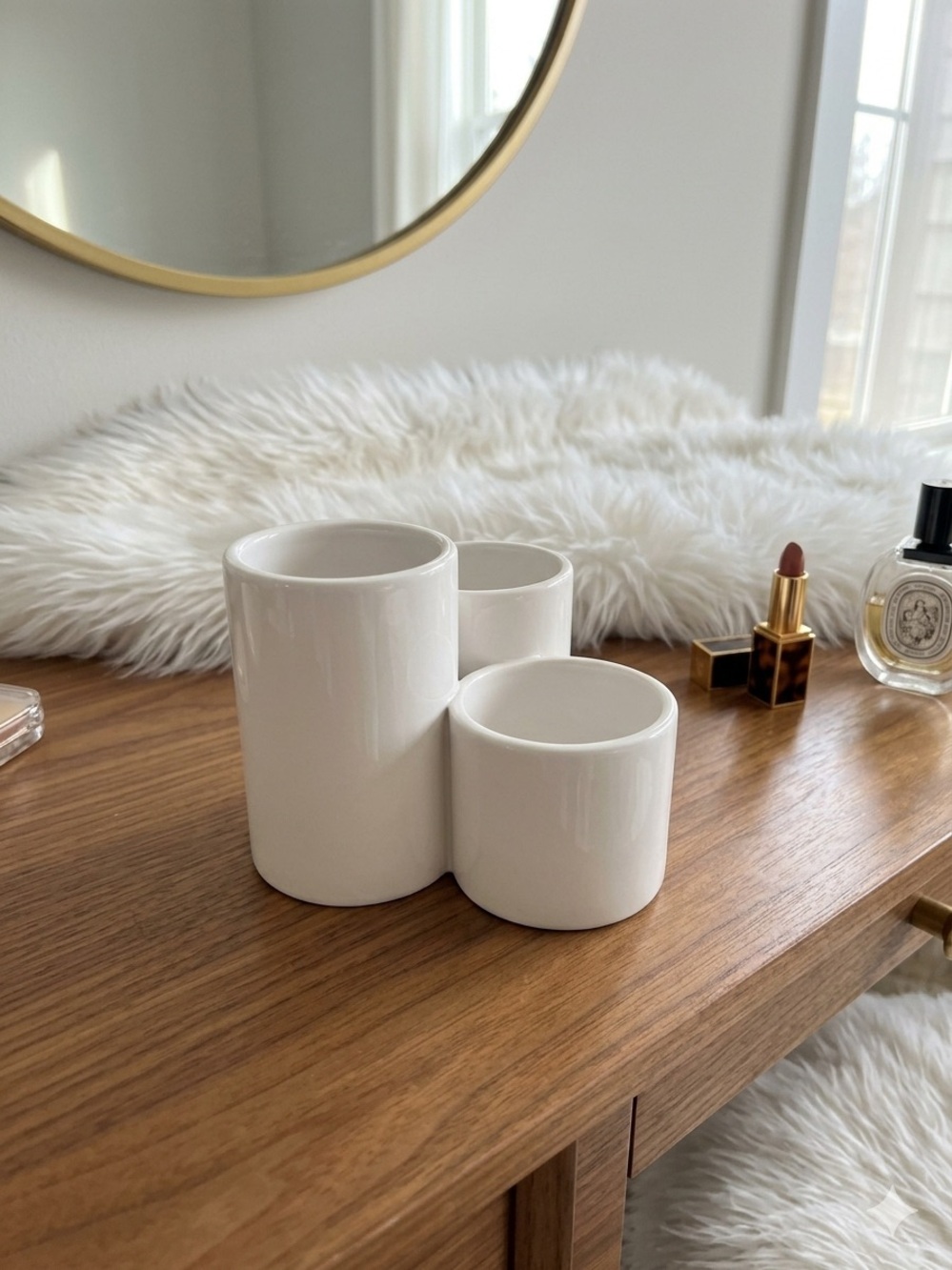 Sleek White Ceramic Makeup Brush Holder
& Vanity Organizer
